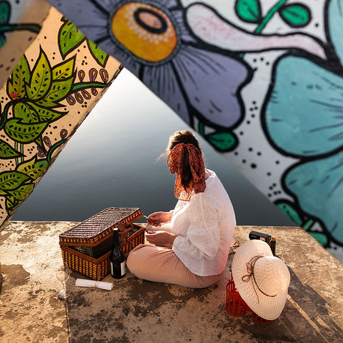 Apéritif au coucher de soleil sur la Saône